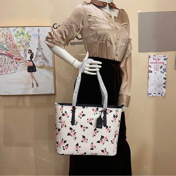 Kate Spade schuyler lily blooms Perfect Spring Summer bag! NWT medium tote! - Picture 9 of 14